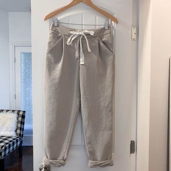 Aritzia Pants - Cropped Wilfred pants